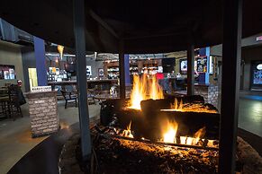 Royal Hotel Edmonton Airport, Trademark Collection by Wyndham