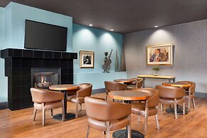 Royal Hotel Edmonton Airport, Trademark Collection by Wyndham