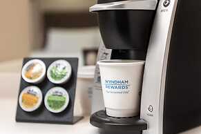 Royal Hotel Edmonton Airport, Trademark Collection by Wyndham