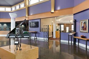 Royal Hotel Edmonton Airport, Trademark Collection by Wyndham