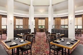 Royal Hotel Edmonton Airport, Trademark Collection by Wyndham