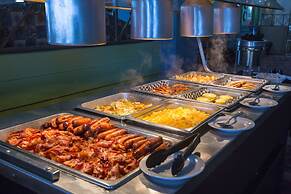 Royal Hotel Edmonton Airport, Trademark Collection by Wyndham