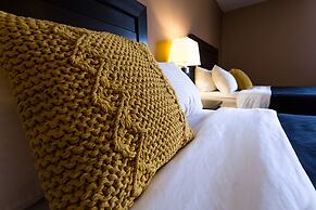 Royal Hotel Edmonton Airport, Trademark Collection by Wyndham