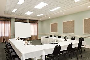 Royal Hotel Edmonton Airport, Trademark Collection by Wyndham