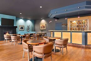Royal Hotel Edmonton Airport, Trademark Collection by Wyndham