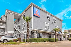 Studio 6 Dallas, TX - North - Richardson