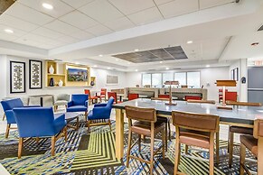 Holiday Inn Express And Suites Longview North by IHG