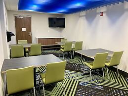 Holiday Inn Express And Suites Longview North by IHG