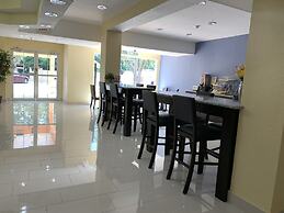 Days Inn & Suites by Wyndham Tampa/Raymond James Stadium