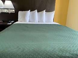 Days Inn & Suites by Wyndham Tampa/Raymond James Stadium