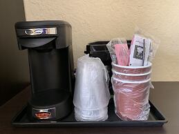 Days Inn & Suites by Wyndham Tampa/Raymond James Stadium