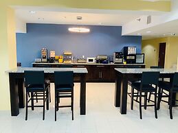 Days Inn & Suites by Wyndham Tampa/Raymond James Stadium