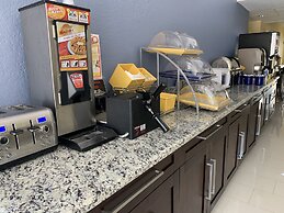 Days Inn & Suites by Wyndham Tampa/Raymond James Stadium