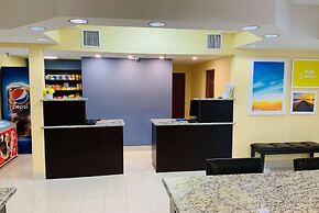 Days Inn & Suites by Wyndham Tampa/Raymond James Stadium