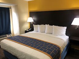 Days Inn & Suites by Wyndham Tampa/Raymond James Stadium
