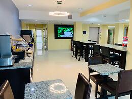 Days Inn & Suites by Wyndham Tampa/Raymond James Stadium