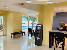 Days Inn & Suites by Wyndham Tampa/Raymond James Stadium