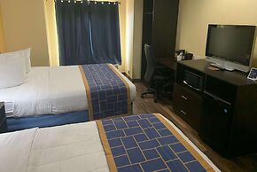 Days Inn & Suites by Wyndham Tampa/Raymond James Stadium