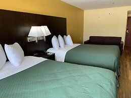 Days Inn & Suites by Wyndham Tampa/Raymond James Stadium
