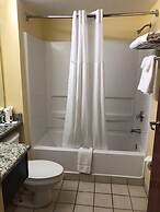 Days Inn & Suites by Wyndham Tampa/Raymond James Stadium