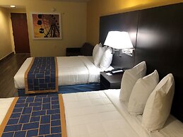 Days Inn & Suites by Wyndham Tampa/Raymond James Stadium