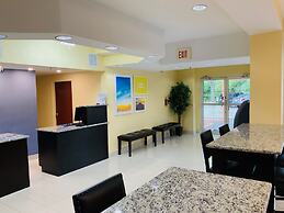 Days Inn & Suites by Wyndham Tampa/Raymond James Stadium