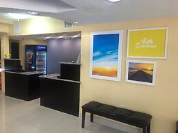 Days Inn & Suites by Wyndham Tampa/Raymond James Stadium