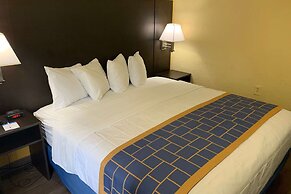 Days Inn & Suites by Wyndham Tampa/Raymond James Stadium