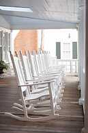 Vineyard Square Hotel & Suites