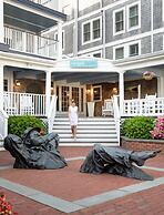 Vineyard Square Hotel & Suites