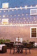 Vineyard Square Hotel & Suites