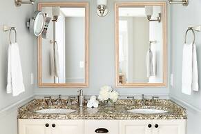 Vineyard Square Hotel & Suites