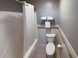 Motel 6 Norway, MI
