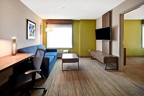 Holiday Inn Express Newport North - Middletown by IHG