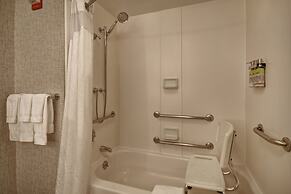 Holiday Inn Express Newport North - Middletown by IHG