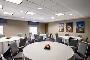 Hampton Inn & Suites State College at Williamsburg Square