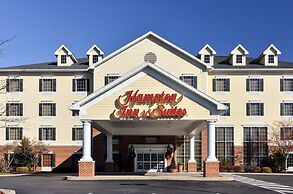 Hampton Inn & Suites State College at Williamsburg Square