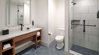 River's Edge Hotel Portland, Tapestry Collection by Hilton