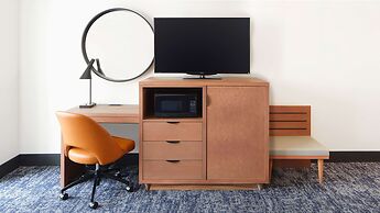 River's Edge Hotel Portland, Tapestry Collection by Hilton