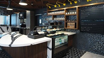 River's Edge Hotel Portland, Tapestry Collection by Hilton