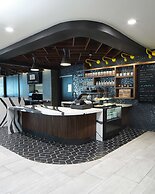 River's Edge Hotel Portland, Tapestry Collection by Hilton