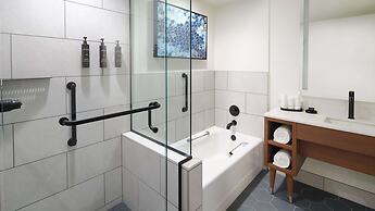 River's Edge Hotel Portland, Tapestry Collection by Hilton