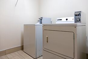 Red Roof Inn PLUS+ & Suites Savannah - I-95