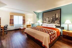 Super 8 by Wyndham Beaumont I-10 South/College St