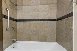 Super 8 by Wyndham Beaumont I-10 South/College St