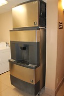 Super 8 by Wyndham Beaumont I-10 South/College St