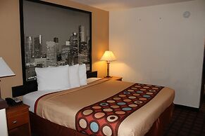 Super 8 by Wyndham Beaumont I-10 South/College St