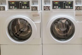 Super 8 by Wyndham Beaumont I-10 South/College St