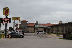 Super 8 by Wyndham Beaumont I-10 South/College St