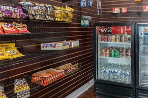 Super 8 by Wyndham Beaumont I-10 South/College St